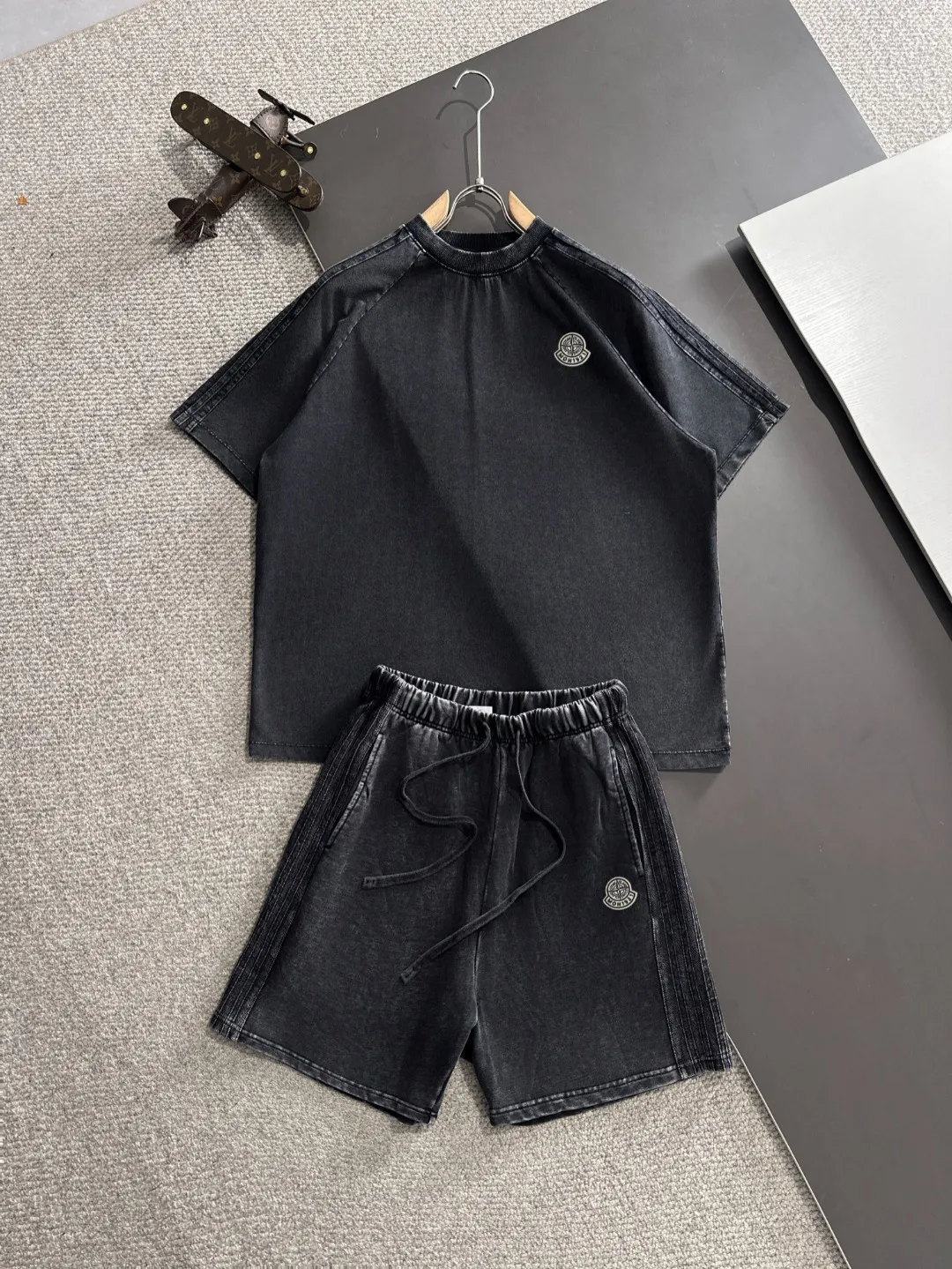 Next day shipping P460 Stone lsland/stone island high quality 2025 spring and summer new casual heavy industry suit exclusively developed by yb! High quality production! Imported custom-made fabrics for foreign orders, with high breathability and comfort, impeccable details, brand element design concept, delicate and soft feel! It presents a casual cut and the upper body shape is great! On sale simultaneously on the official website! From a high-end men's positioning brand, the low-key luxury taste is irresistible! Exquisite workmanship and impeccable quality! The overall style is simple, fashionable and timeless, fully meeting the requirements of stylish and tasteful dressing! Size: S-XXL